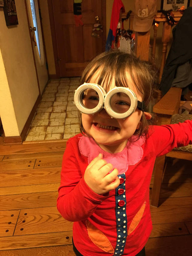 Now You Can Make Your Own Awesome “Minions” Goggles at Home