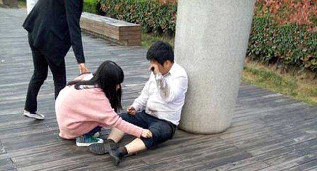 Chinese Sales Staff Endure Humiliating Punishment for Failing to Meet Targets