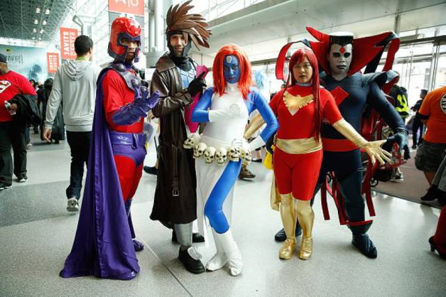 Cosplay Enthusiasts Show Up in Style for Comic Con 2015
