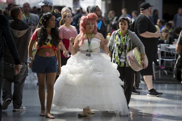 Cosplay Enthusiasts Show Up in Style for Comic Con 2015