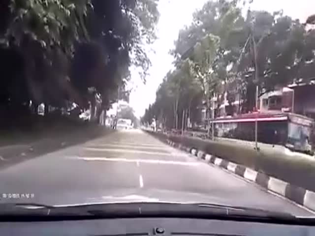 Angry Motorcyclist Lashes Out at another Driver and Gets Instant Payback