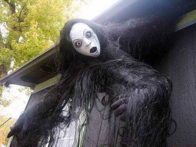 Halloween Decorating That Is Beyond Terrifying