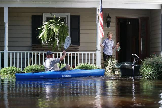 South Carolina Is Covered in Water after Being Hit by Heavy Rains