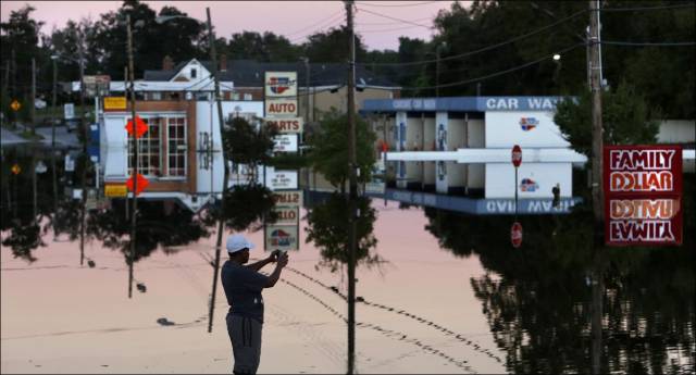 South Carolina Is Covered in Water after Being Hit by Heavy Rains