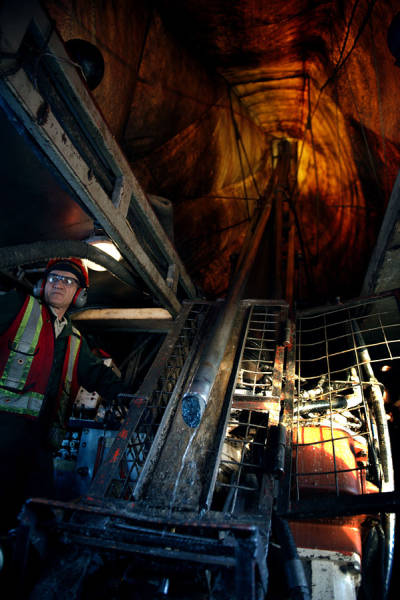 What the Inside of a Siberian Coal Mine Really Looks Like (33 pics ...