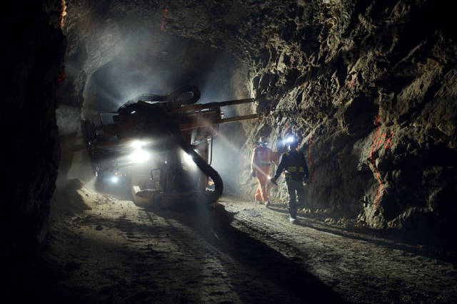 What the Inside of a Siberian Coal Mine Really Looks Like