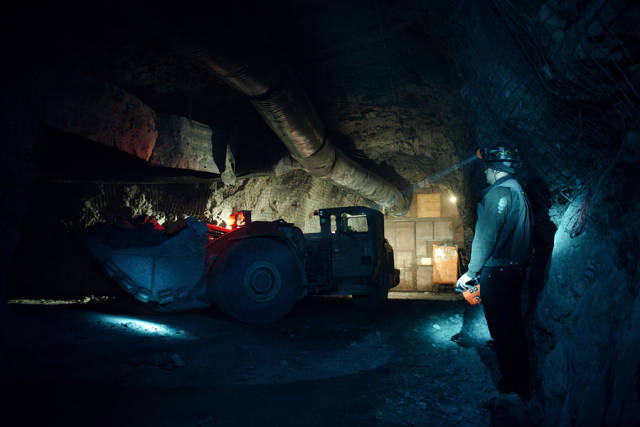 What the Inside of a Siberian Coal Mine Really Looks Like
