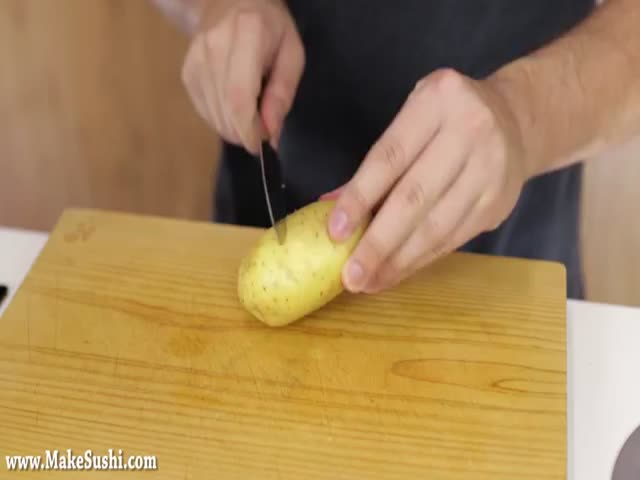 A Nifty Hack for Making Peeling Potatoes a Breeze