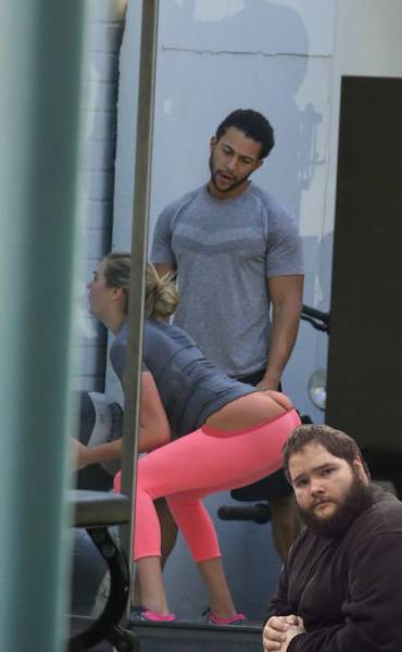 The Internet Has a Little Fun with a Squatting Kate Upton