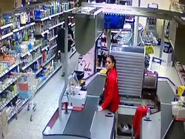 This Feisty Cashier Does Not Take Lightly to Thieves