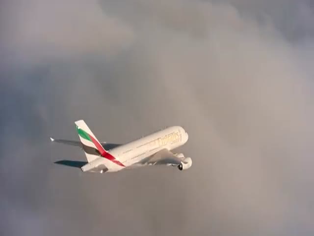 An Awesome Formation Flight between Emirates and Jetman Dubai