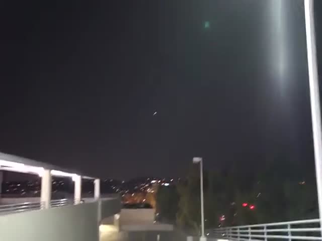 Cool Video Footage of a Strange Blue Light Flying over Los Angeles