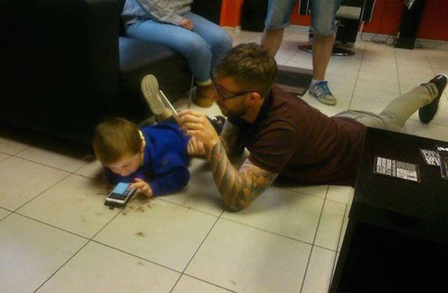 Quick-Thinking Barber Gives an Autistic Boy His First Haircut