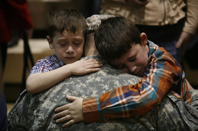 Touching Pics of Soldiers Returning Home to Their Families