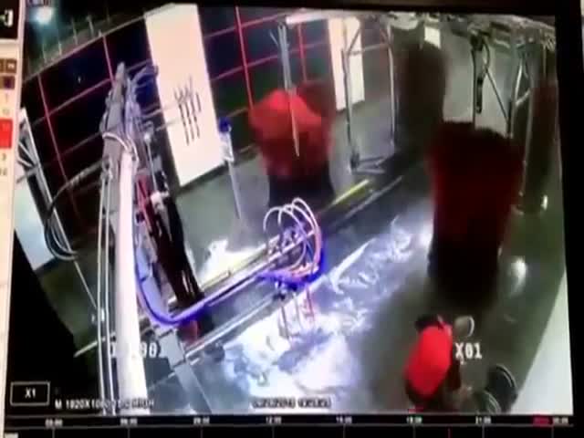 Car Wash Manager Gets Caught in Giant Brush
