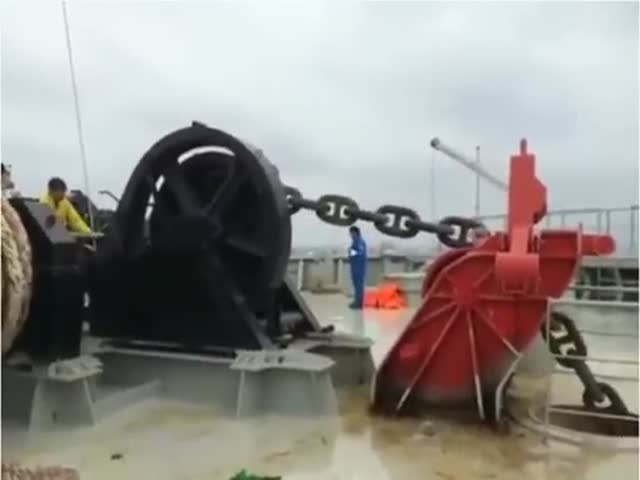 This Is What Happens when a Ship Loses Control of Their Anchor Overboard
