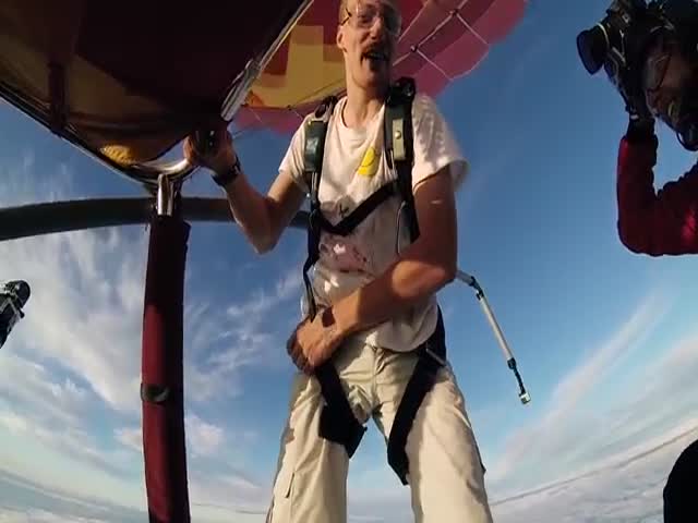 Crazy Adrenaline Junkie Jumps from a Hot Air Balloon without a Parachute