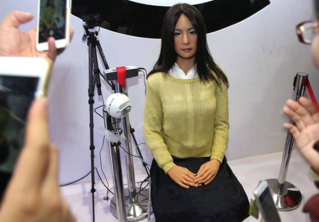 This Robot Female Is Surprisingly Lifelike and It’s Kind of Disturbing