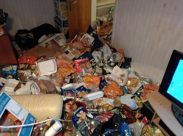 This Guy Performs the Most Epic Clean Up Ever When a Girl Asks to Come Over