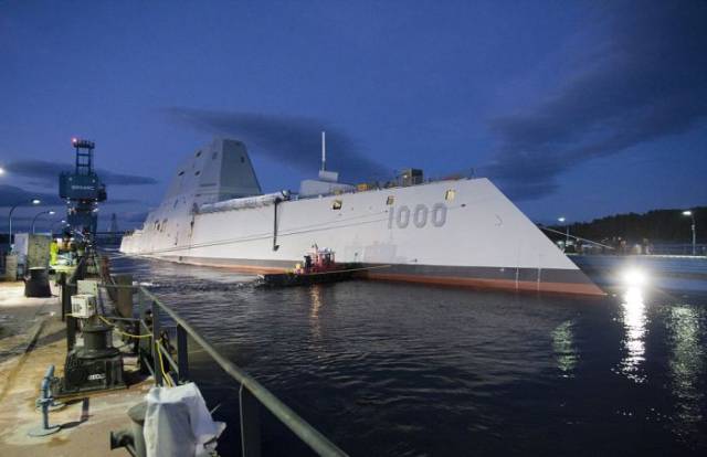 This Gigantic Vessel Is the Largest Stealth Destroyer the U.S Navy Has Ever Built