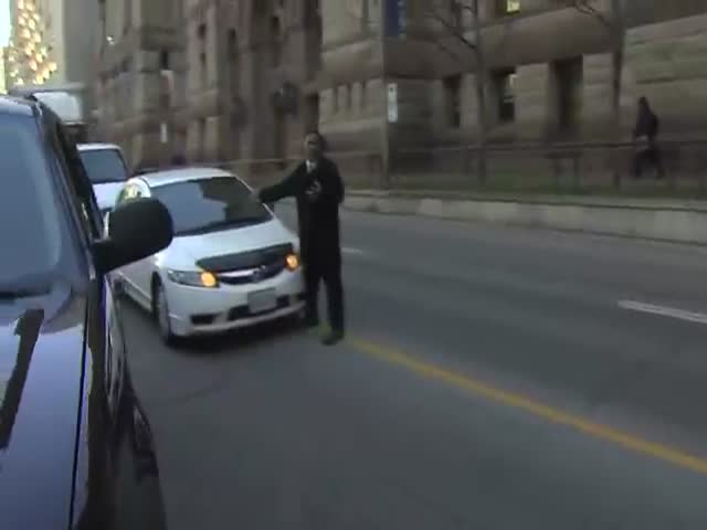 Toronto Taxi Driver Goes Completely Mental During an Anti-Uber Protest