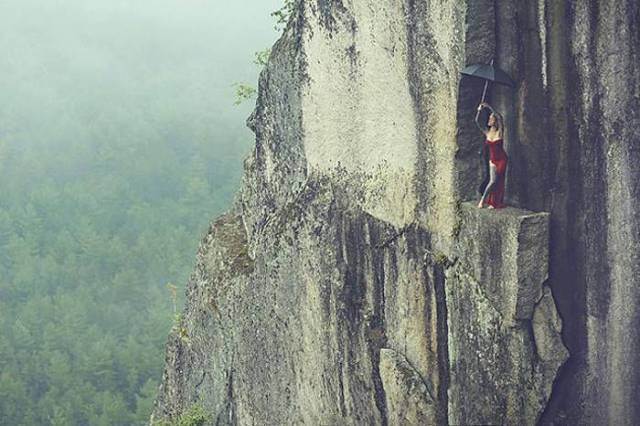 Professional Mountain Guide Takes Daredevils Up Mountains to Do Something out of the Ordinary