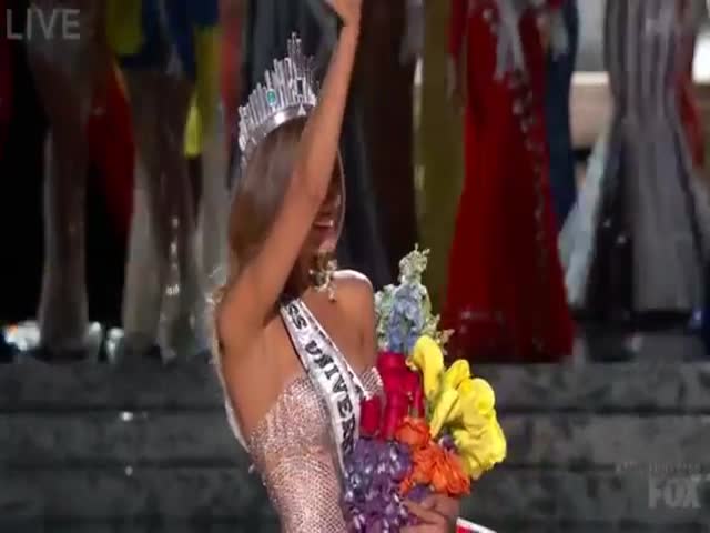 Steve Harvey Announces the 2015 Miss Universe Pageant Winner but Gets It Totally Wrong
