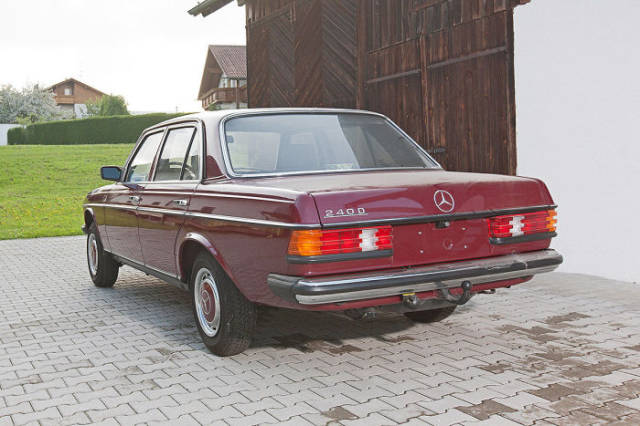 You Won’t Believe It but This Three Decade Old Mercedes Benz Is Still Brand Spanking New