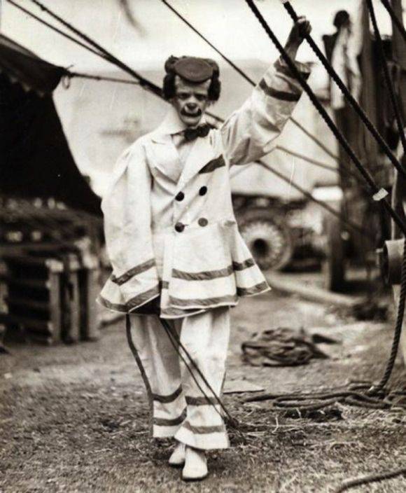 These Old Creepy Circus Photos Are No Laughing Matter (20 pics