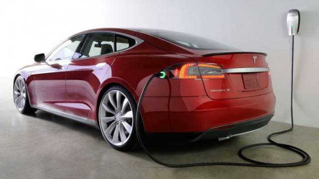 Tesla Model S Spontaneously Combusts at a Charging Station in Norway