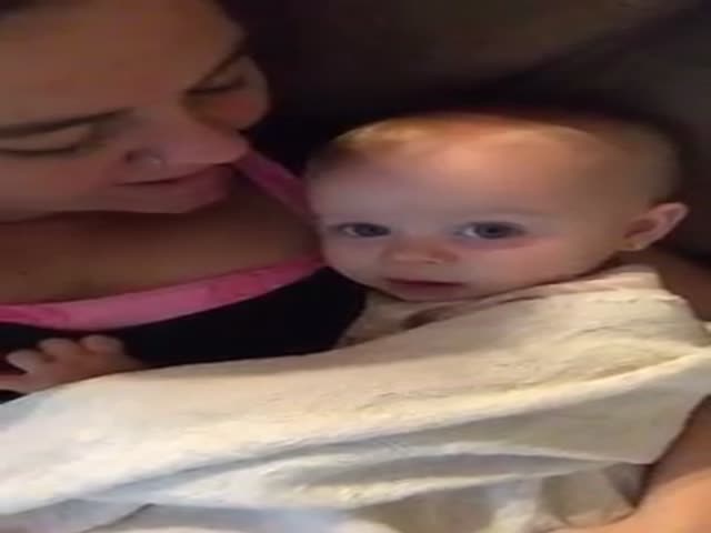 Adorable Baby Mimics Her Mother and It’s the Sweetest Thing Ever