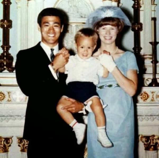 Candid and Heartwarming Family Photos of the Iconic Martial Arts Legend Bruce Lee