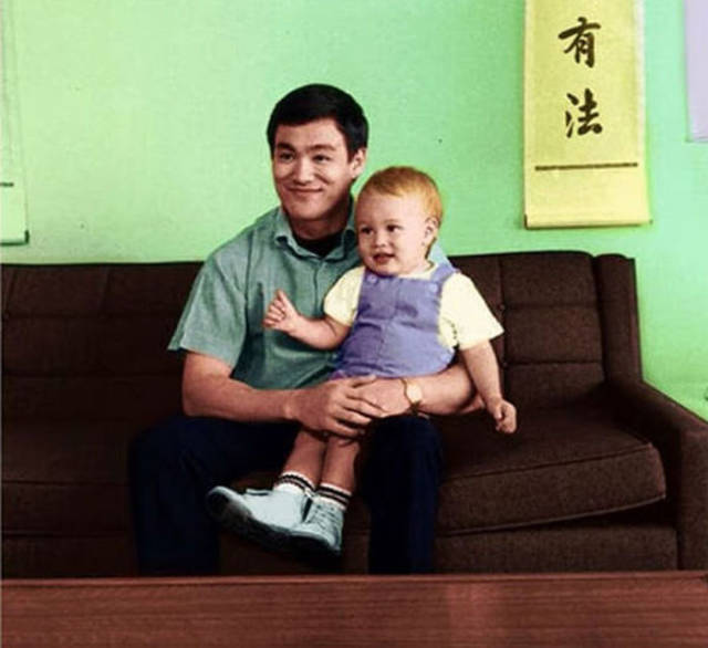 Candid and Heartwarming Family Photos of the Iconic Martial Arts Legend Bruce Lee