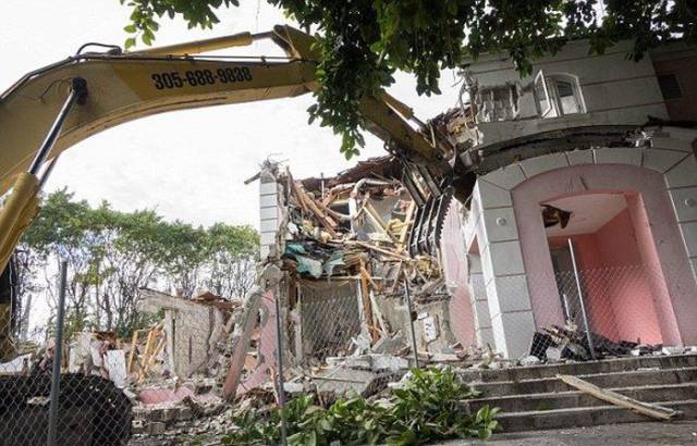 Couple Buy Pablo Escobar’s Mansion but Decide to Completely Demolish It