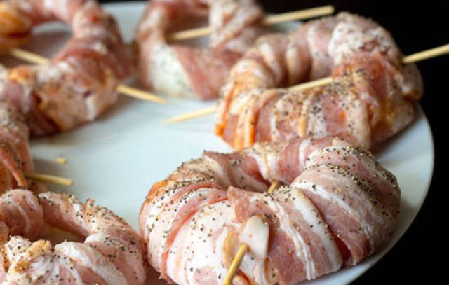 A Killer Recipe of Onion Rings Wrapped in Smoked Bacon