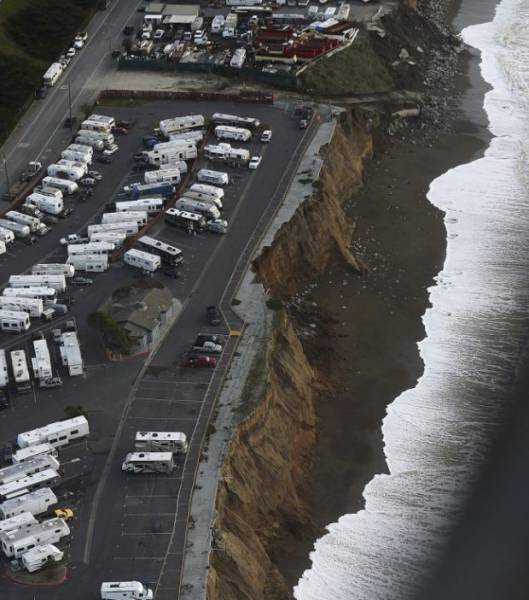 California Coastline Is Collapsing Leaving Houses Hanging on the Edge