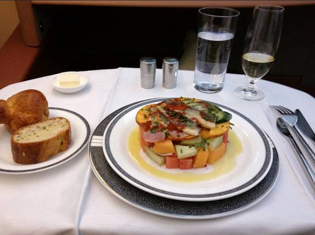 A Comparison of First Class vs. Economy Class Airline Meals Worldwide