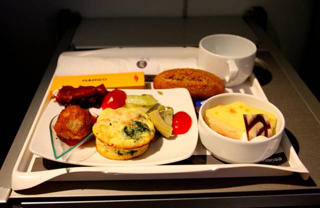 A Comparison of First Class vs. Economy Class Airline Meals Worldwide