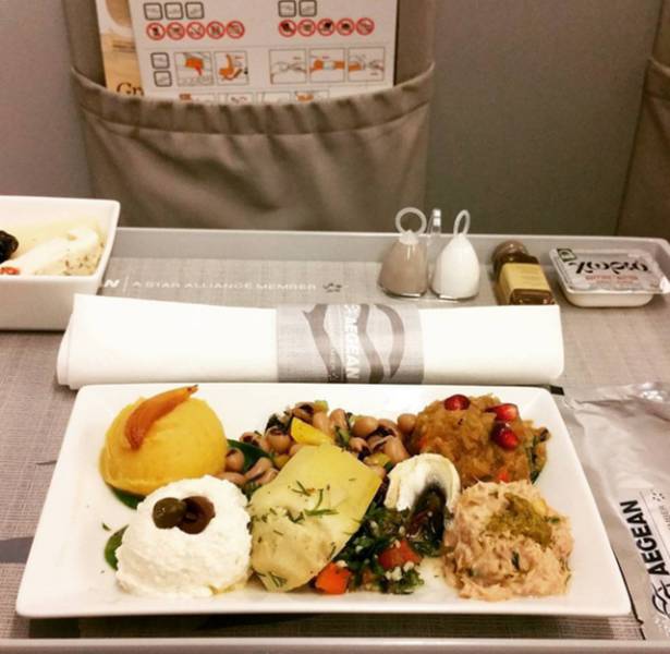 A Comparison of First Class vs. Economy Class Airline Meals Worldwide