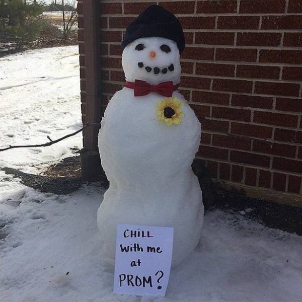 Guys Find Creative Ways to Invite Girls to a Prom