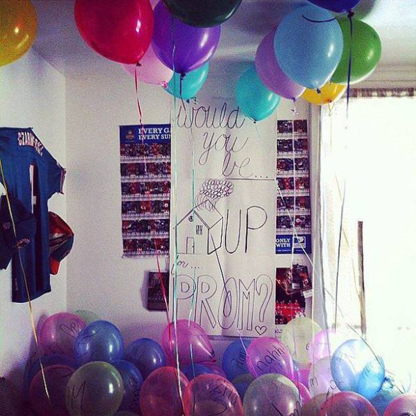 Guys Find Creative Ways to Invite Girls to a Prom