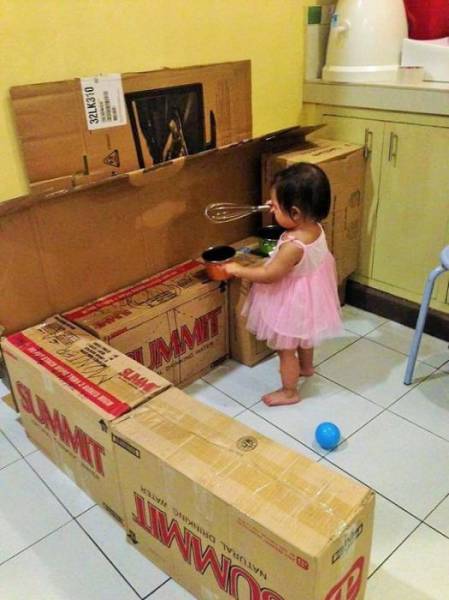 Mother Creates An Amazing Cardboard Kitchen For Her Daughter
