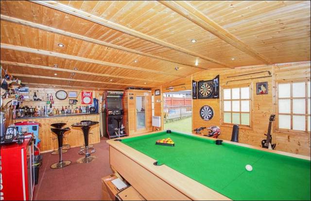 Random House In Bristol That Has An Ultimate Man Cave