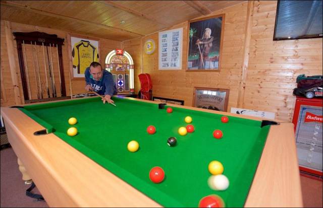 Random House In Bristol That Has An Ultimate Man Cave