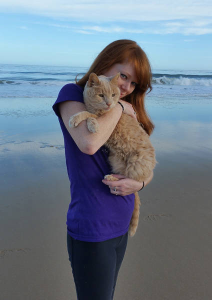Woman Takes In A 21-Year-Old Cat To Make His Final Days As Happy As She Can