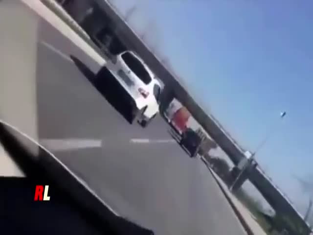 Truck Driver Blocked The Road With The Soil While Trying To Escape The Pursuit