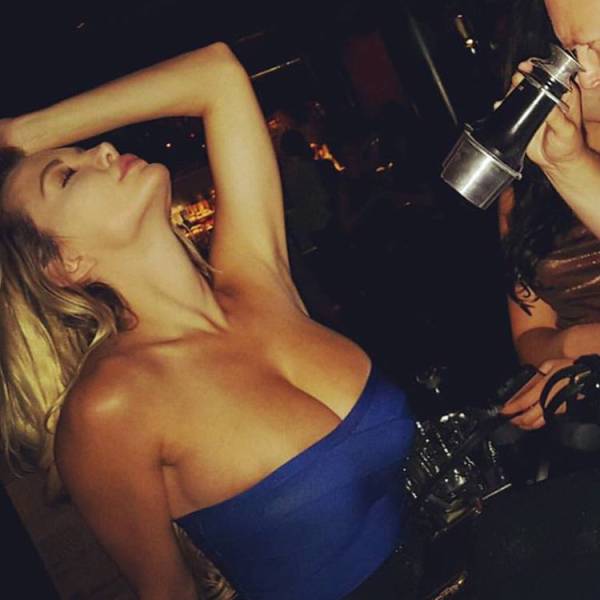 Busty Fitness Model Explains The Downsides Of Having Big Boobs Busty Fitness Model Explains The Downsides Of Having Big Boobs