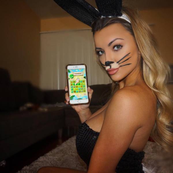 Busty Fitness Model Explains The Downsides Of Having Big Boobs Busty Fitness Model Explains The Downsides Of Having Big Boobs