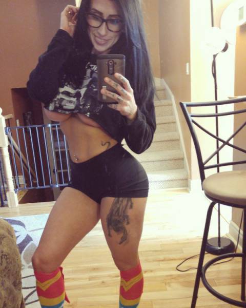 Get Ready For Some Tasty Underboob Pics Get Ready For Some Tasty Underboob Pics