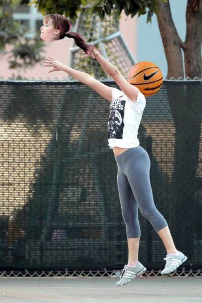 Funny Photoshop Battle Begins After Jennifer Lawrence Played In A Basketball Game